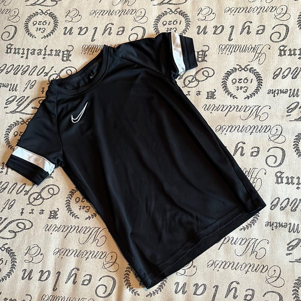 Boys Nike Dri-Fit - M